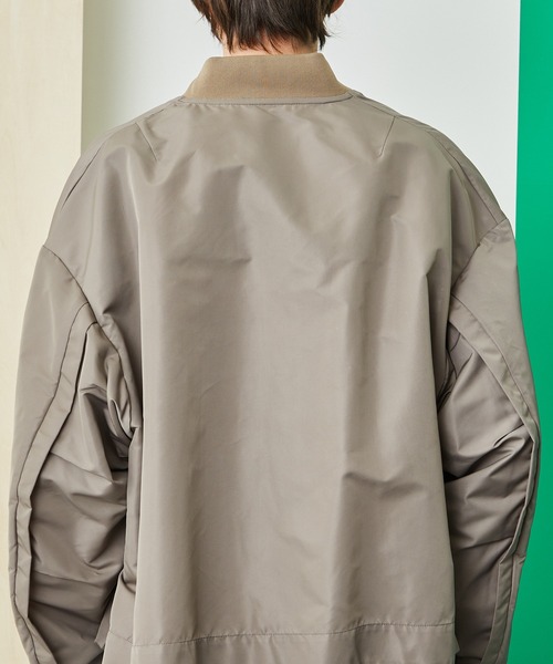 UNITED TOKYO（ユナイテッドトウキョウ）の「サイドジップオーバーサイズMA-1（ブルゾン・メンズ・ブラウン/ブラック・1/2）」の10枚目の写真