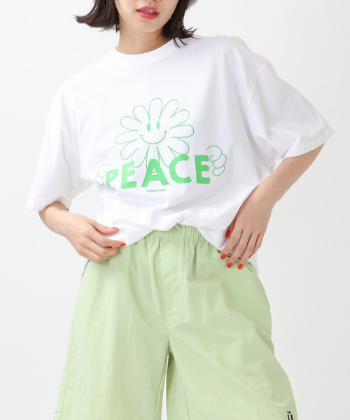 ISTKUNST(イストクンスト)の「ISTKUNST/PEACE FACE TEE 2940866(Tシャツ/カットソー・レディース・ライトブルー/ホワイト/ブラック・LARGE/MEDIUM)」の2枚目の写真