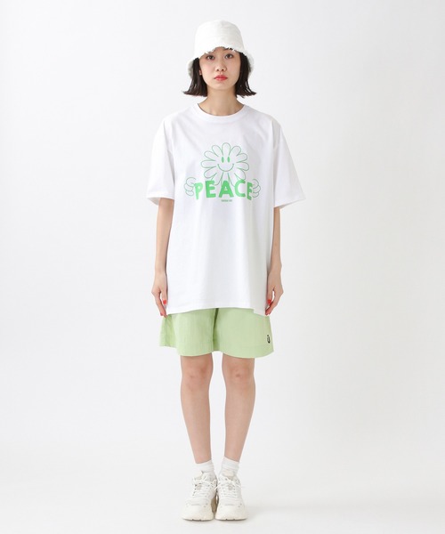 ISTKUNST(イストクンスト)の「ISTKUNST/PEACE FACE TEE 2940866(Tシャツ/カットソー・レディース・ライトブルー/ホワイト/ブラック・LARGE/MEDIUM)」の15枚目の写真