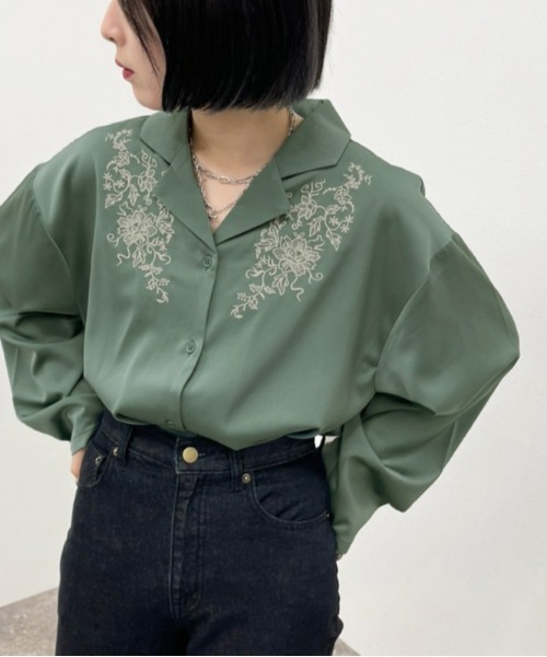 apres jour mignon(アプレジュールミニョン)の「刺繍開襟シャツ【ZOZOTOWN限定アイテム】(シャツ/ブラウス・レディース・ブラック/ブルー/グリーン/ダークブルー・X-LARGE/フリー)」の2枚目の写真