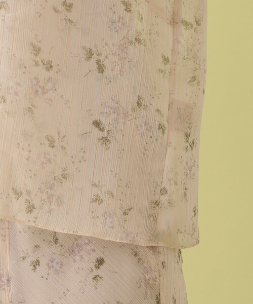 ME COUTURE（ミークチュール）の「ベルフラワーシャインブラウス
