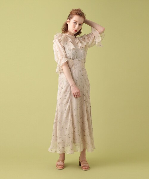 ME COUTURE（ミークチュール）の「ベルフラワーシャインブラウス