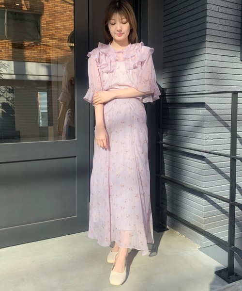 ME COUTURE（ミークチュール）の「ベルフラワーシャインブラウス