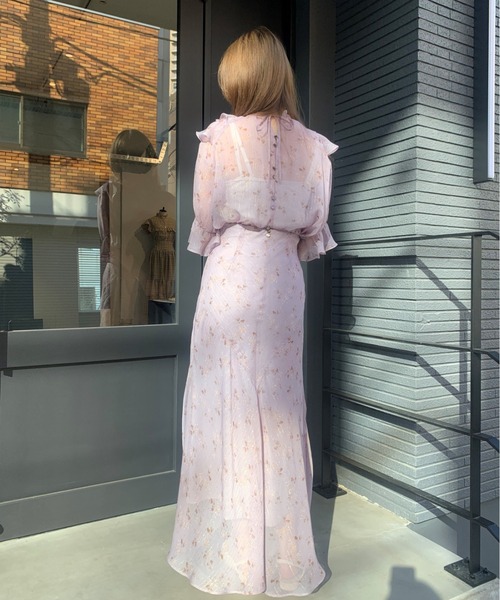 ME COUTURE（ミークチュール）の「ベルフラワーシャインブラウス