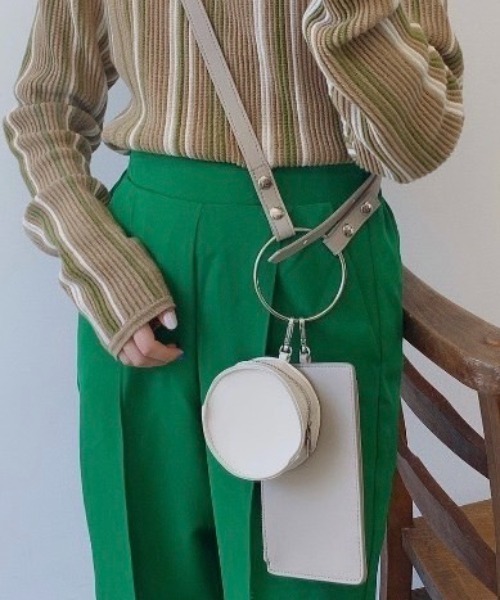 VANNIE U（ヴァニーユー）の「リングハンドルチャームミニショルダーバッグ（ショルダーバッグ・レディース・ホワイト/ブラック/ベージュ・FREE）」の3枚目の写真