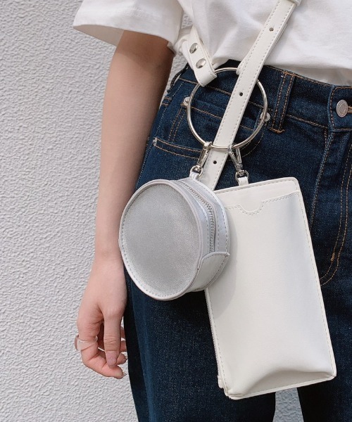 VANNIE U（ヴァニーユー）の「リングハンドルチャームミニショルダーバッグ（ショルダーバッグ・レディース・ホワイト/ブラック/ベージュ・FREE）」の7枚目の写真