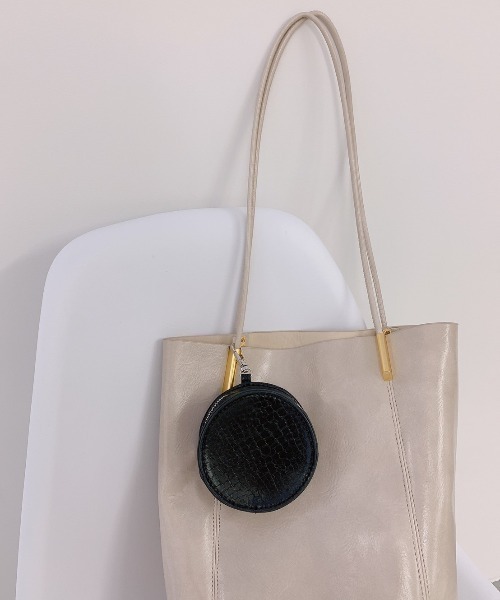 VANNIE U（ヴァニーユー）の「リングハンドルチャームミニショルダーバッグ（ショルダーバッグ・レディース・ホワイト/ブラック/ベージュ・FREE）」の6枚目の写真