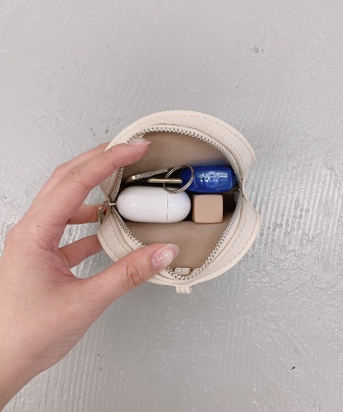 VANNIE U（ヴァニーユー）の「リングハンドルチャームミニショルダーバッグ（ショルダーバッグ・レディース・ホワイト/ブラック/ベージュ・FREE）」の5枚目の写真