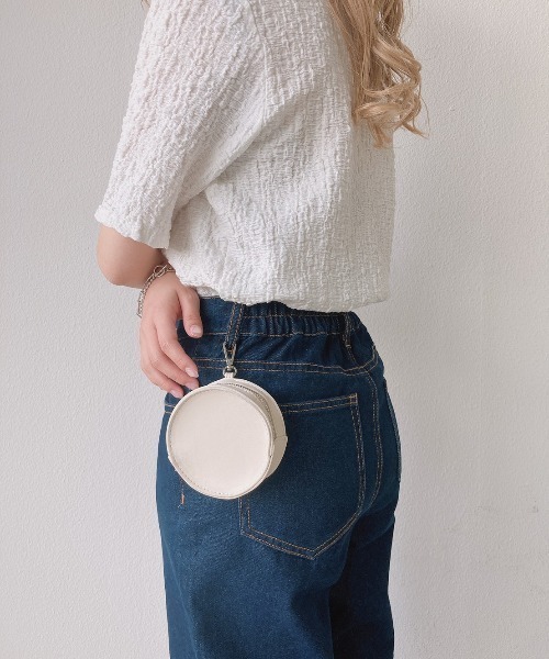 VANNIE U（ヴァニーユー）の「リングハンドルチャームミニショルダーバッグ（ショルダーバッグ・レディース・ホワイト/ブラック/ベージュ・FREE）」の4枚目の写真