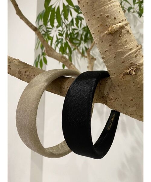 EVRIS（エヴリス）の「マットサテンカチューシャ（カチューシャ・レディース・ブラック/ベージュ・FREE）」の21枚目の写真