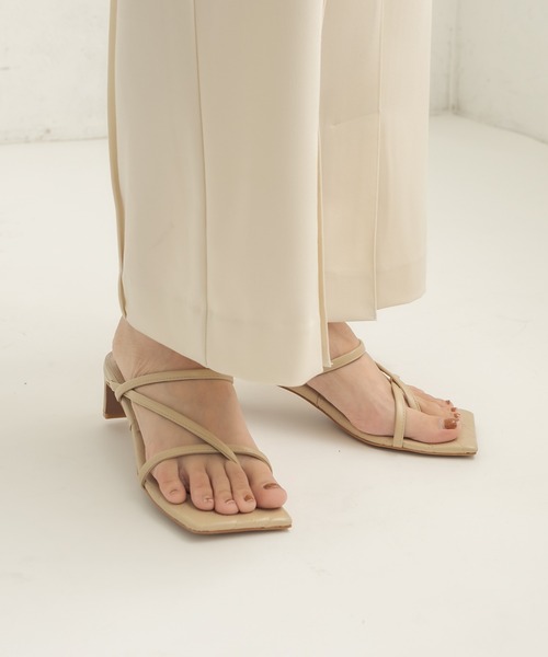 CAPRICIEUX LE'MAGE（カプリシューレマージュ）の「クロスストラップサンダル（サンダル・レディース・ブラック/アイボリー・39/37）」の5枚目の写真