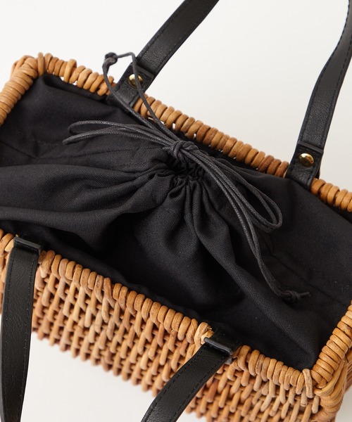 ふりふ（フリフ）の「アラログレザーラウンドトート（トートバッグ・レディース・ブラック/ベージュ・FREE）」の11枚目の写真