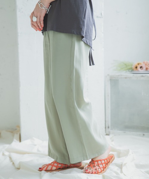 ITEMS URBANRESEARCH（アイテムズ アーバンリサーチ）の「ルーズワイドパンツ（その他パンツ・レディース・カーキ/ベージュ/チャコールグレー・FREE）」の4枚目の写真