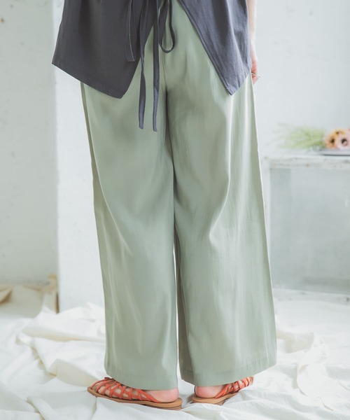 ITEMS URBANRESEARCH（アイテムズ アーバンリサーチ）の「ルーズワイドパンツ（その他パンツ・レディース・カーキ/ベージュ/チャコールグレー・FREE）」の5枚目の写真