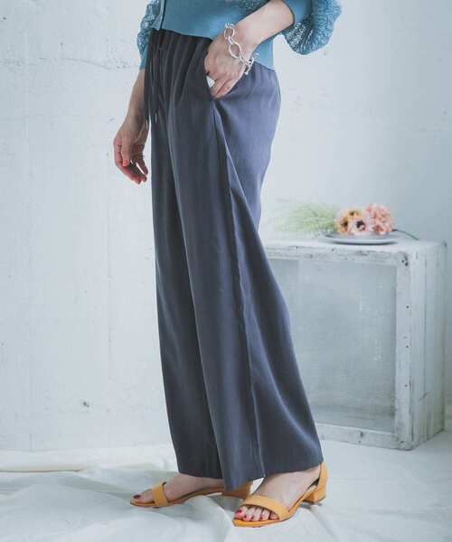 ITEMS URBANRESEARCH（アイテムズ アーバンリサーチ）の「ルーズワイドパンツ（その他パンツ・レディース・カーキ/ベージュ/チャコールグレー・FREE）」の11枚目の写真