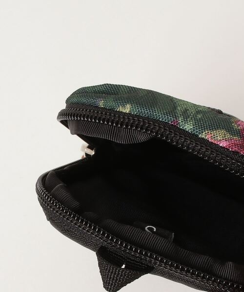 GREGORY(グレゴリー)の「QUICK PADDED CASE S / クイックパデッドケースS / ガーデンタペストリー(ショルダーバッグ・メンズ・レッド系その他・FREE)」の3枚目の写真