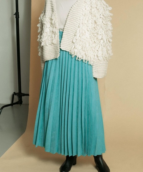 KBF（ケイビーエフ）の「スエードプリーツスカート（スカート・レディース・チャコールグレー/ブルー/アイボリー・ONE）」の4枚目の写真