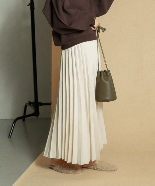 KBF（ケイビーエフ）の「スエードプリーツスカート（スカート・レディース・チャコールグレー/ブルー/アイボリー・ONE）」の8枚目の写真