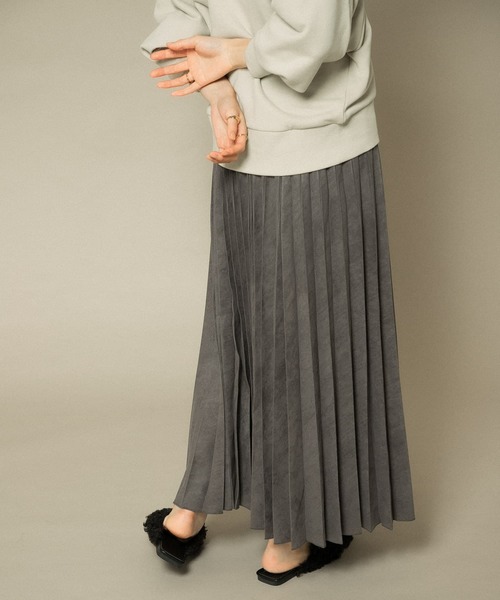 KBF（ケイビーエフ）の「スエードプリーツスカート（スカート・レディース・チャコールグレー/ブルー/アイボリー・ONE）」の5枚目の写真