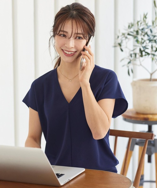 KOBE LETTUCE（コウベレタス）の「[ 2点セット ]リモートワークVネックブラウス×トートバッグSET（シャツ/ブラウス・レディース・ネイビー/オフホワイト/ピンクベージュ・FREE）」の20枚目の写真