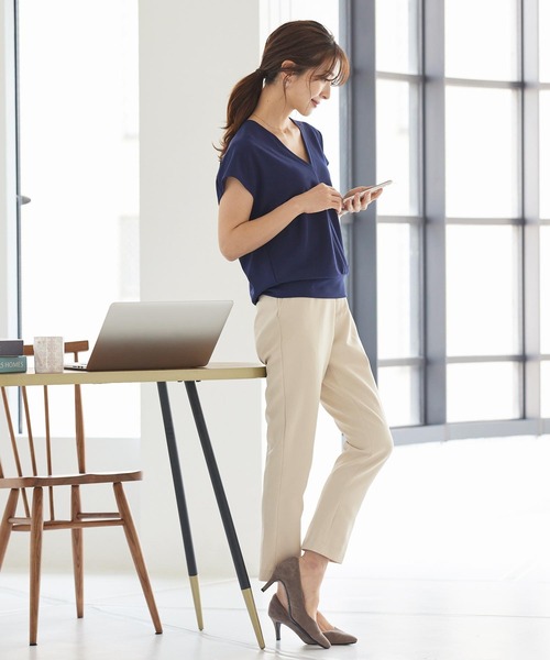 KOBE LETTUCE（コウベレタス）の「[ 2点セット ]リモートワークVネックブラウス×トートバッグSET（シャツ/ブラウス・レディース・ネイビー/オフホワイト/ピンクベージュ・FREE）」の16枚目の写真