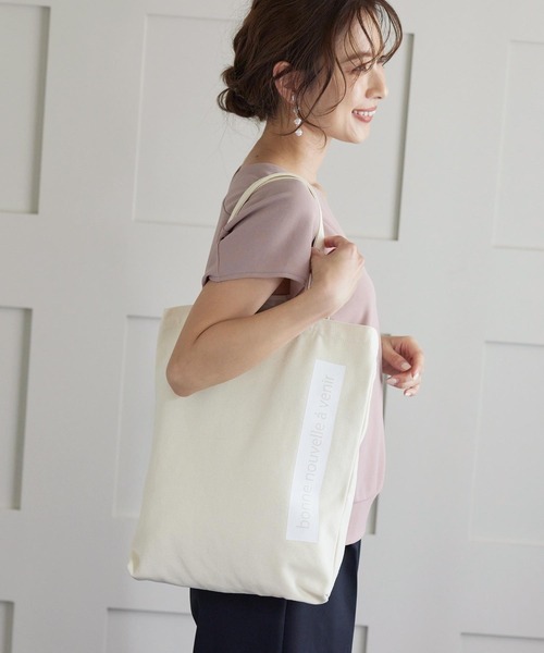 KOBE LETTUCE（コウベレタス）の「[ 2点セット ]リモートワークVネックブラウス×トートバッグSET（シャツ/ブラウス・レディース・ネイビー/オフホワイト/ピンクベージュ・FREE）」の11枚目の写真