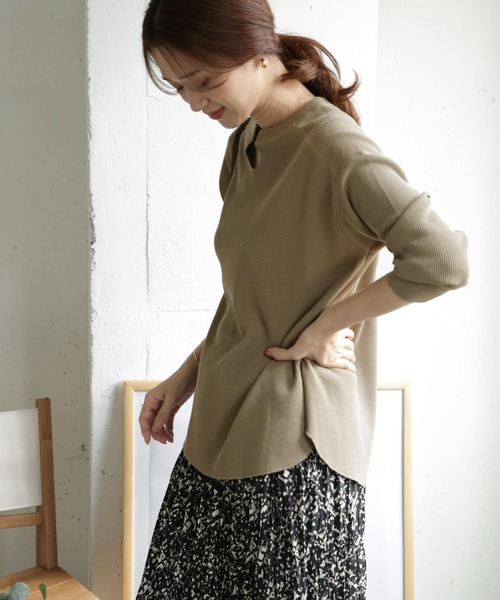 URBAN RESEARCH DOORS（アーバンリサーチドアーズ）の「サーマルキーネックカットソー（Tシャツ/カットソー・レディース・ブラック/オフホワイト/カーキ・ONE）」の20枚目の写真