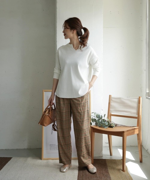 URBAN RESEARCH DOORS（アーバンリサーチドアーズ）の「サーマルキーネックカットソー（Tシャツ/カットソー・レディース・ブラック/オフホワイト/カーキ・ONE）」の5枚目の写真