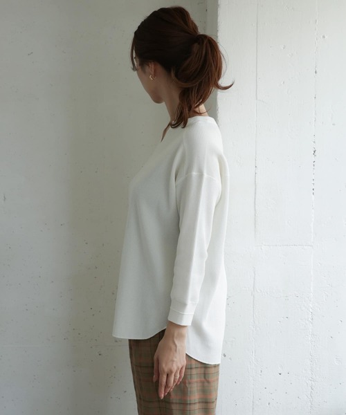 URBAN RESEARCH DOORS（アーバンリサーチドアーズ）の「サーマルキーネックカットソー（Tシャツ/カットソー・レディース・ブラック/オフホワイト/カーキ・ONE）」の7枚目の写真