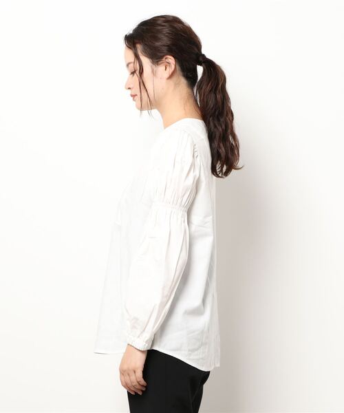 ReNorm（リノーム）の「ピンタックシャーリングスリーブブラウス（シャツ/ブラウス・レディース・グレイッシュベージュ/オフホワイト/グリーン・フリー）」の7枚目の写真