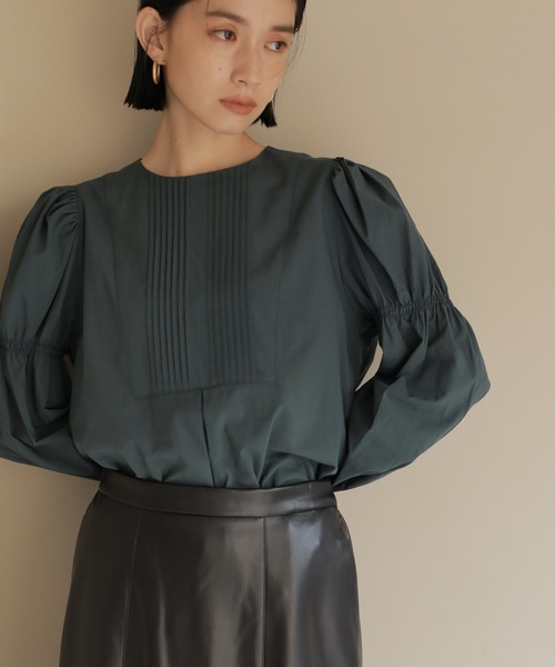 ReNorm（リノーム）の「ピンタックシャーリングスリーブブラウス（シャツ/ブラウス・レディース・グレイッシュベージュ/オフホワイト/グリーン・フリー）」の3枚目の写真