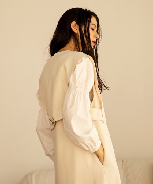 ReNorm（リノーム）の「ピンタックシャーリングスリーブブラウス（シャツ/ブラウス・レディース・グレイッシュベージュ/オフホワイト/グリーン・フリー）」の4枚目の写真