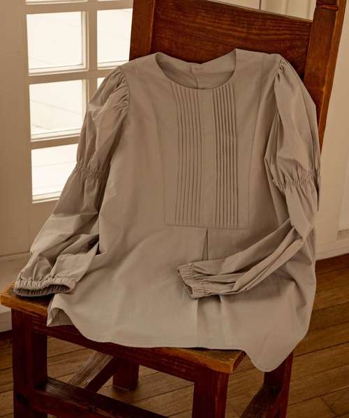 ReNorm（リノーム）の「ピンタックシャーリングスリーブブラウス（シャツ/ブラウス・レディース・グレイッシュベージュ/オフホワイト/グリーン・フリー）」の9枚目の写真