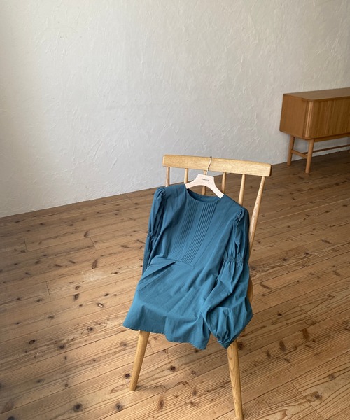 ReNorm（リノーム）の「ピンタックシャーリングスリーブブラウス（シャツ/ブラウス・レディース・グレイッシュベージュ/オフホワイト/グリーン・フリー）」の15枚目の写真