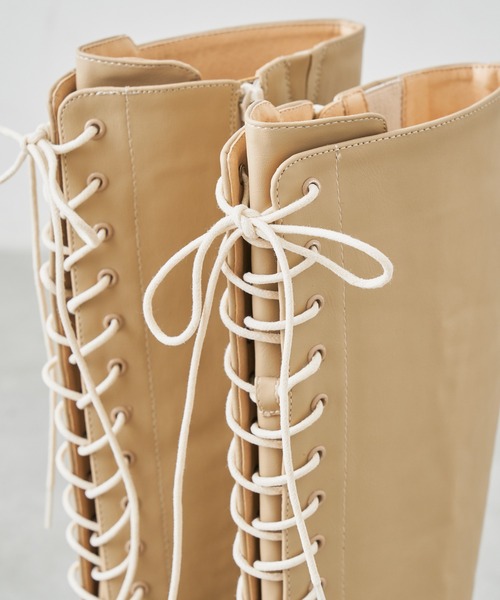 Chico（チコ）の「レースアップボリュームロングブーツ（ブーツ・レディース・ブラック/ライトベージュ・LARGE/SMALL/MEDIUM）」の6枚目の写真