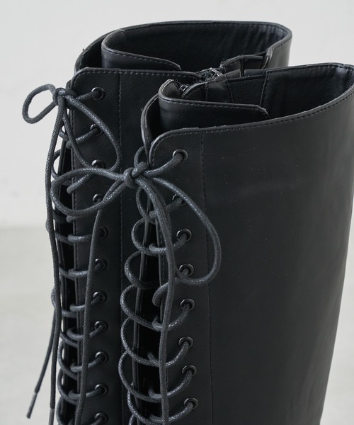 Chico（チコ）の「レースアップボリュームロングブーツ（ブーツ・レディース・ブラック/ライトベージュ・LARGE/SMALL/MEDIUM）」の5枚目の写真