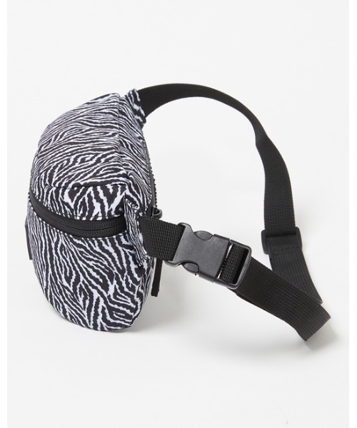 RVCA（ルーカ）の「RVCA メンズ  RVCA WAIST PACK II バッグ【2021年秋冬モデル】/ルーカボディバッグ・ウエストポーチ（ボディバッグ/ウエストポーチ・メンズ・カモフラージュ/ブラック×ホワイト/ブラック/マルチ・FREE）」の7枚目の写真