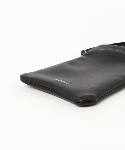 COLONY 2139（コロニートゥーワンスリーナイン）の「【新色追加】フェイクレザー巾着ショルダーバッグ（ショルダーバッグ・メンズ・ホワイト/ブラック/レッド/ピンク/シルバー/イエロー/ブルー/グリーン・FREE）」の17枚目の写真