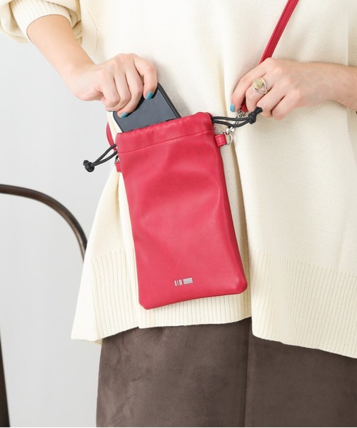 COLONY 2139（コロニートゥーワンスリーナイン）の「【新色追加】フェイクレザー巾着ショルダーバッグ（ショルダーバッグ・メンズ・ホワイト/ブラック/レッド/ピンク/シルバー/イエロー/ブルー/グリーン・FREE）」の7枚目の写真