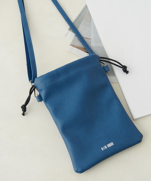 COLONY 2139（コロニートゥーワンスリーナイン）の「【新色追加】フェイクレザー巾着ショルダーバッグ（ショルダーバッグ・メンズ・ホワイト/ブラック/レッド/ピンク/シルバー/イエロー/ブルー/グリーン・FREE）」の5枚目の写真