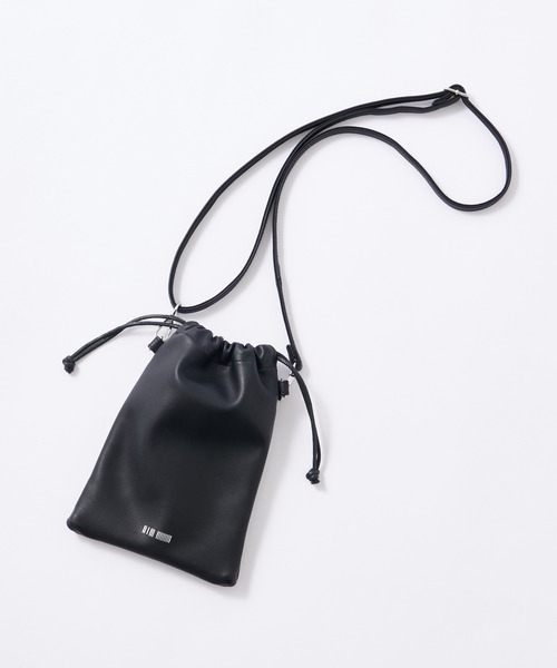 COLONY 2139（コロニートゥーワンスリーナイン）の「【新色追加】フェイクレザー巾着ショルダーバッグ（ショルダーバッグ・メンズ・ホワイト/ブラック/レッド/ピンク/シルバー/イエロー/ブルー/グリーン・FREE）」の16枚目の写真