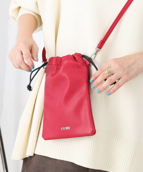 COLONY 2139（コロニートゥーワンスリーナイン）の「【新色追加】フェイクレザー巾着ショルダーバッグ（ショルダーバッグ・メンズ・ホワイト/ブラック/レッド/ピンク/シルバー/イエロー/ブルー/グリーン・FREE）」の22枚目の写真