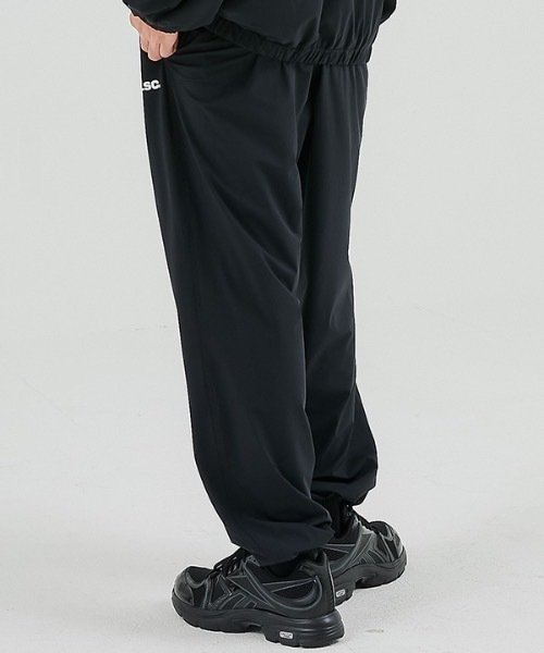 crump（クランプ）の「【crump 】コンポータブル バンディングナイロンジョガーパンツ（その他パンツ・レディース・ブラック/グレー・LARGE/MEDIUM/X-LARGE）」の4枚目の写真