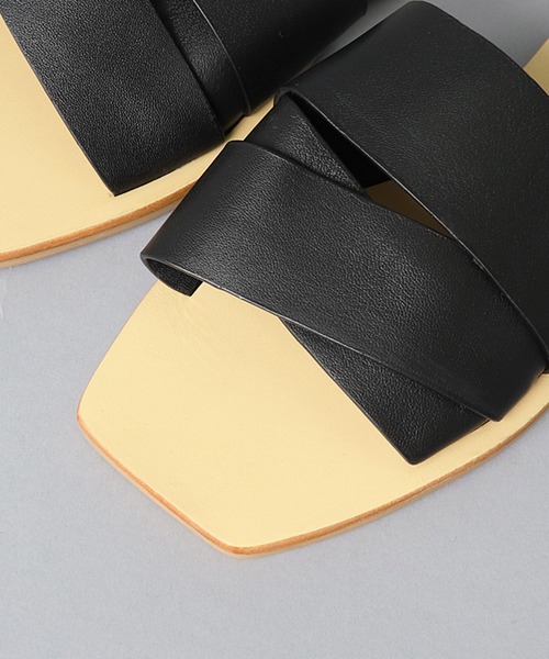 SOL SANA(ソルサナ)の「【 SOLSANA / ソルサナ 】 Penny Slide Flat Sandals / ペニー スライド フラット サンダル(サンダル・レディース・ブラック/ベージュ・38/36/37)」の6枚目の写真