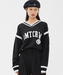 ROMANTIC CROWN（ロマンティッククラウン）の「A'GEM/9 × .kom『ROMANTIC CROWN/ロマンティッククラウン』アーチロゴデザインVネックニットソー（ニット/セーター・メンズ）」