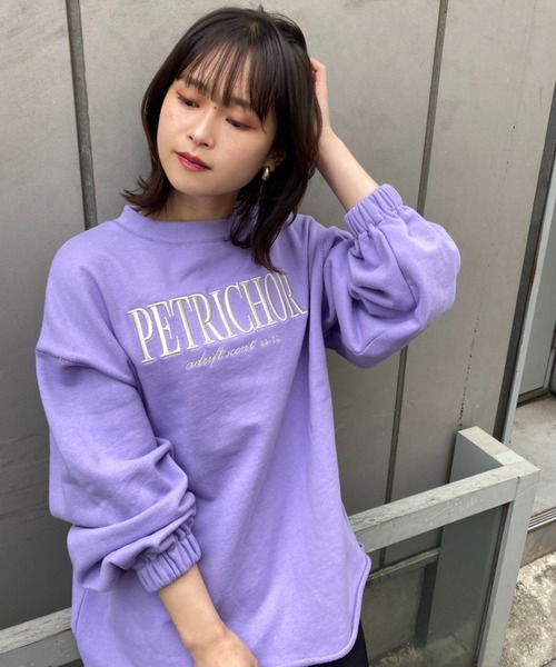 one after another NICE CLAUP（ワンアフターアナザーナイスクラップ）の「BIGロゴ刺しゅうスウェット（スウェット・レディース・グレー/オフホワイト/ラベンダー/オートミール・FREE）」の4枚目の写真
