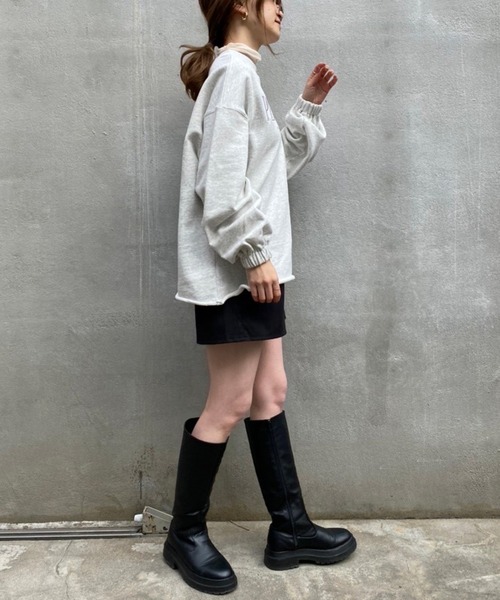 one after another NICE CLAUP（ワンアフターアナザーナイスクラップ）の「BIGロゴ刺しゅうスウェット（スウェット・レディース・グレー/オフホワイト/ラベンダー/オートミール・FREE）」の8枚目の写真