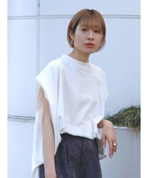 Ungrid(アングリッド)の「ルーズノースリトップス(Tシャツ/カットソー・レディース・チャコールグレー/ベージュ/オフホワイト・FREE)」の2枚目の写真