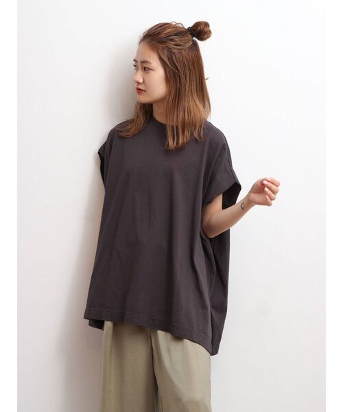 Ungrid(アングリッド)の「ルーズノースリトップス(Tシャツ/カットソー・レディース・チャコールグレー/ベージュ/オフホワイト・FREE)」の9枚目の写真