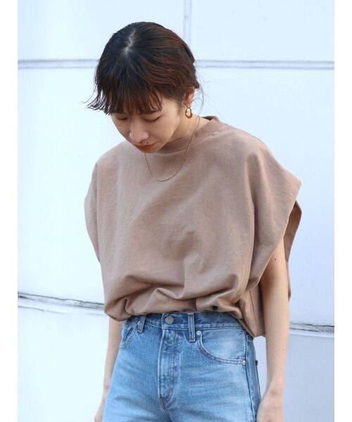 Ungrid(アングリッド)の「ルーズノースリトップス(Tシャツ/カットソー・レディース・チャコールグレー/ベージュ/オフホワイト・FREE)」の15枚目の写真